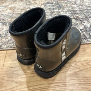 Ugg Australia Black Sherpa Lined Plastic Boots - Well used condition (Girls 3)